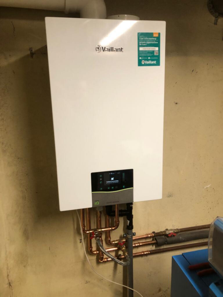 Close-up van een wandketel voor centrale verwarming