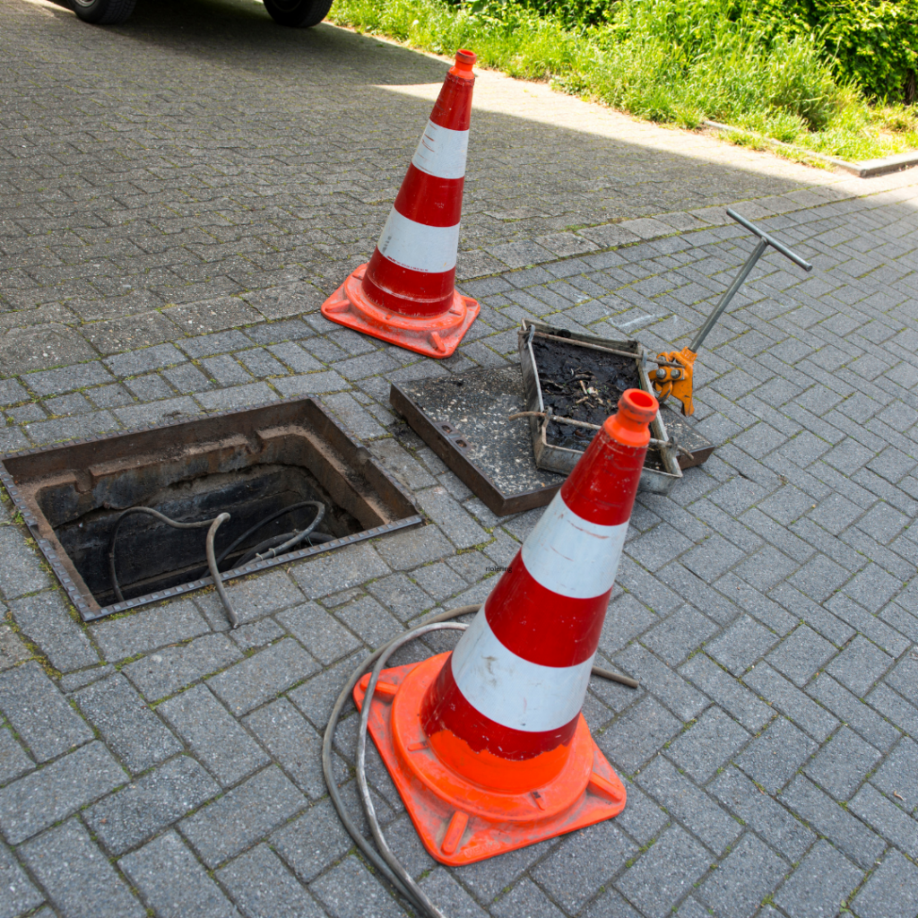 Open rioolput als toegang tot de rioolleiding